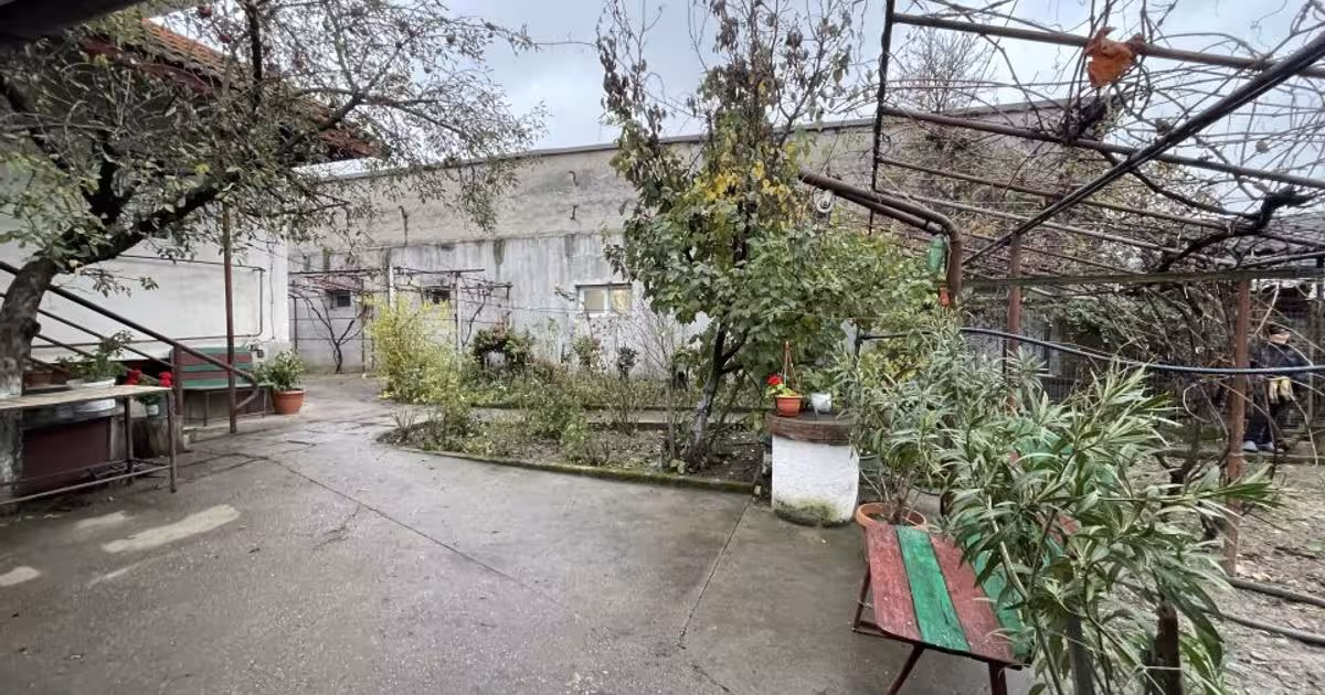 Casă individuală 290 mp cu 10 camere în zona Orașul de Jos, Slatina