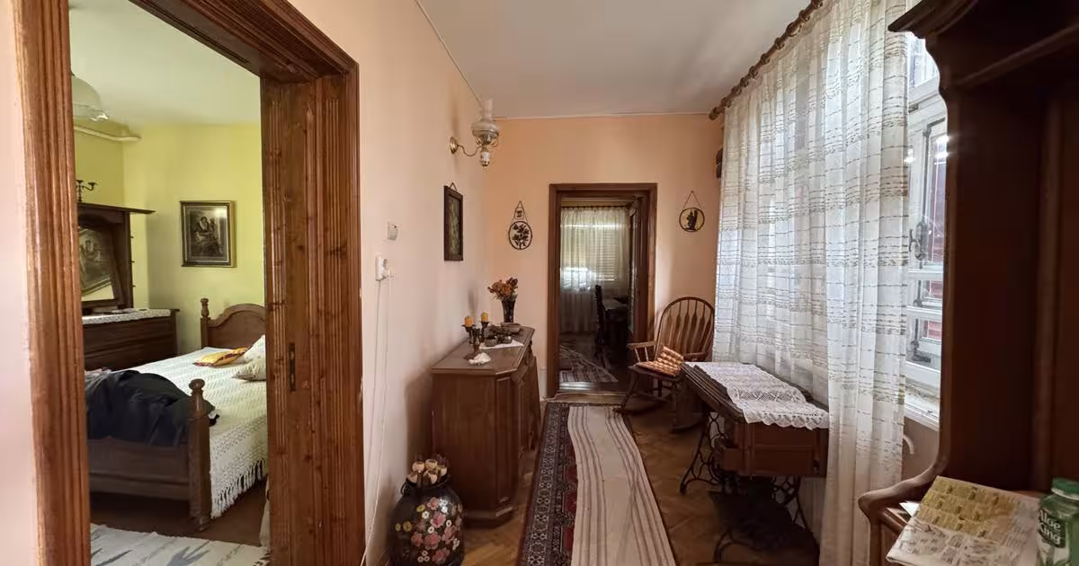 Casă individuală cu 8 camere în Slătioara