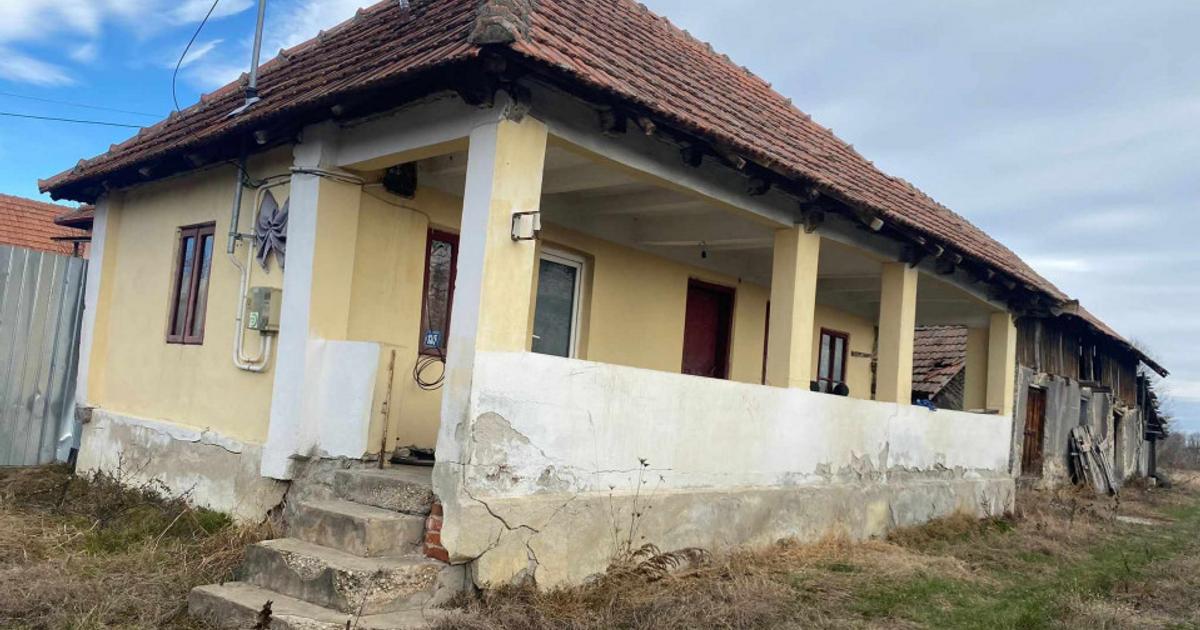 Casă individuală 54 mp cu 3 camere în zona Exterior Vest, Târgu Cărbunești