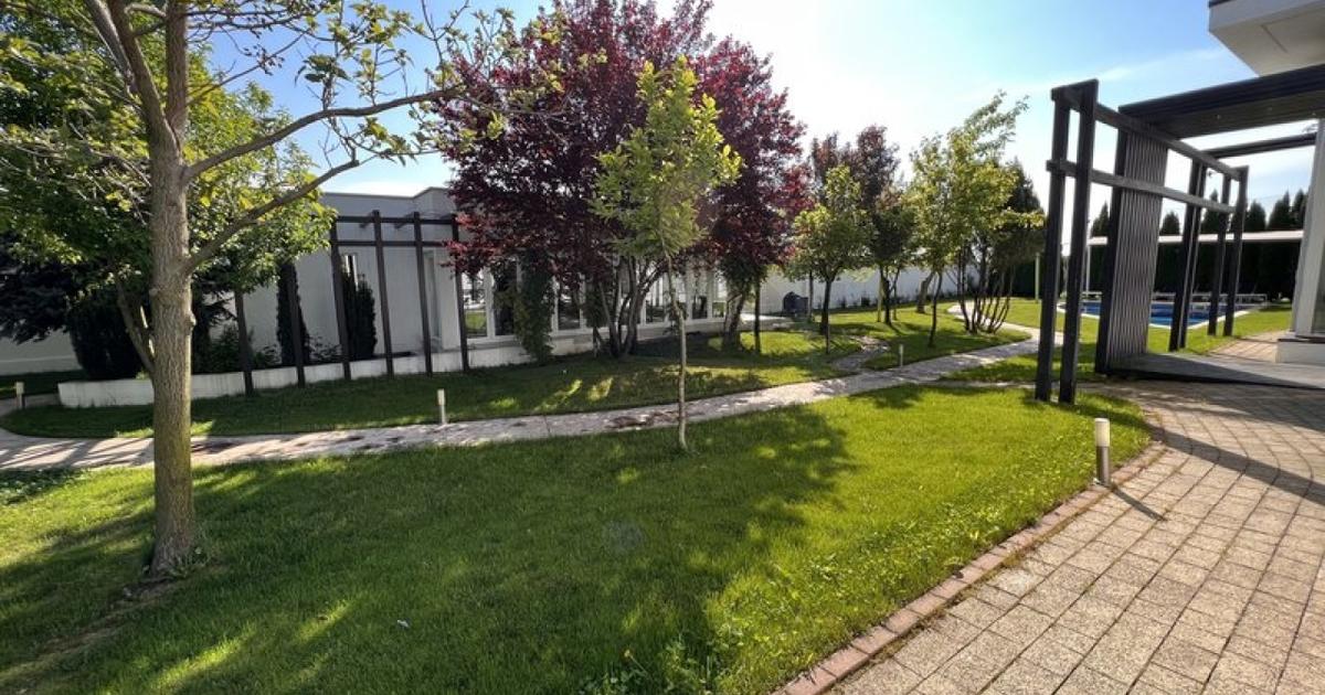 Casă individuală cu 14 camere în Tărtășești