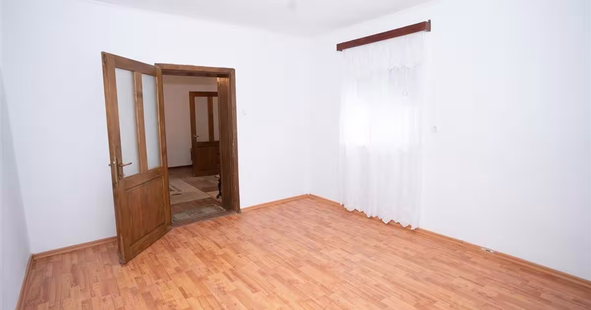 Casă individuală 74 mp cu 3 camere în Tășad