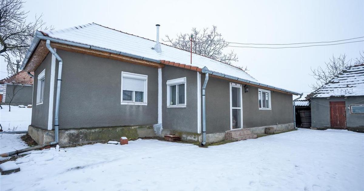 Casă individuală 74 mp cu 3 camere în Tășad