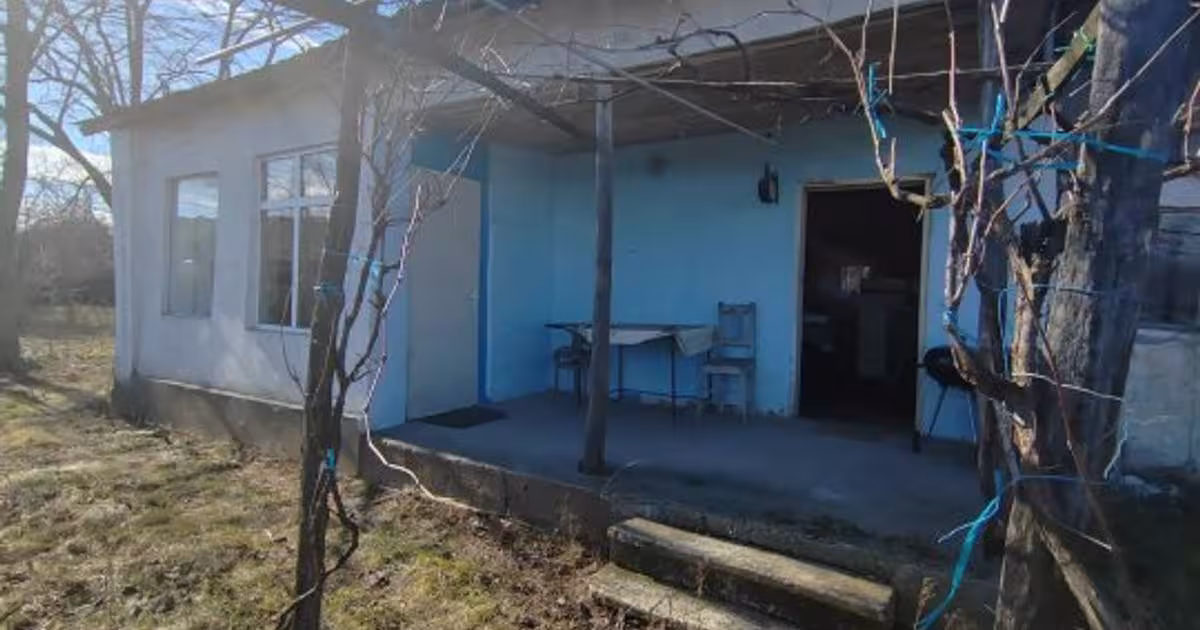 Casă individuală 64 mp cu 2 camere în Teslui