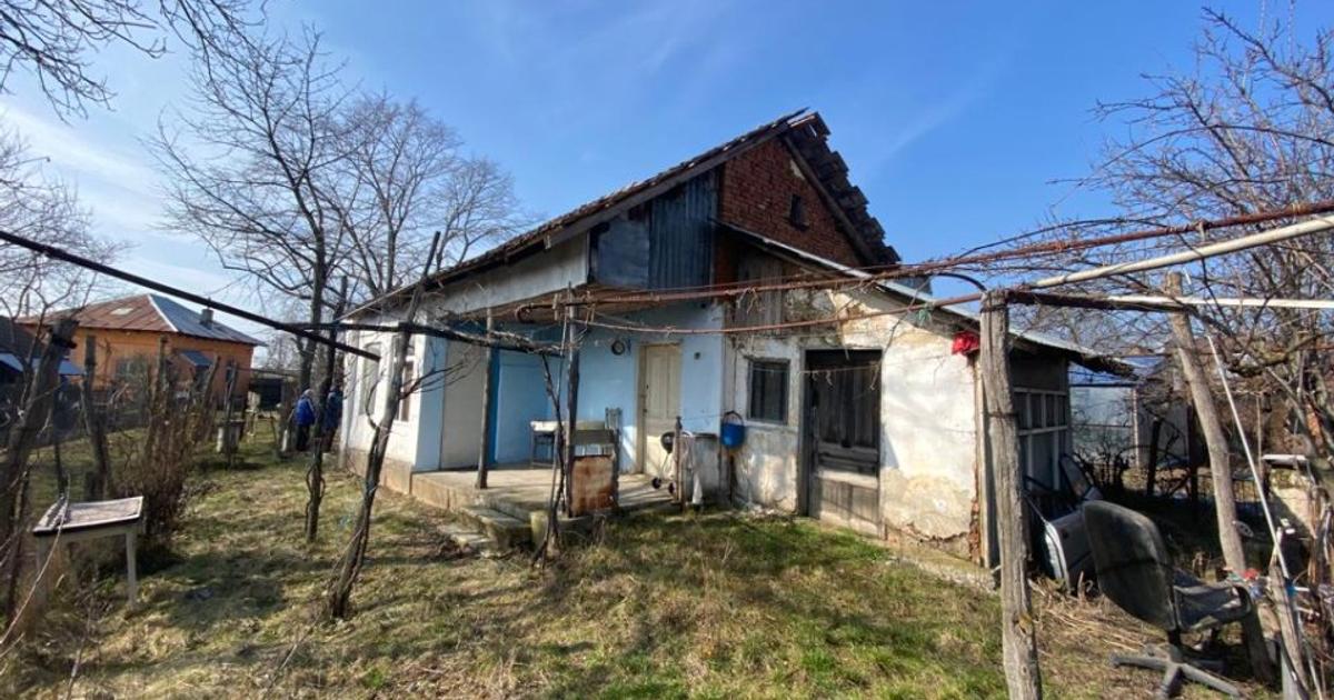 Casă individuală 64 mp cu 2 camere în Teslui