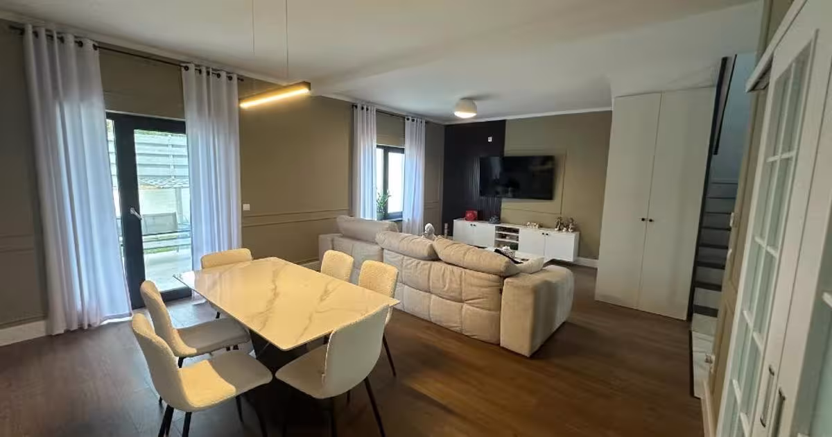 Casă individuală 128 mp cu 4 camere în Tomești