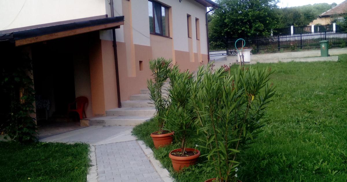 Casă individuală 150 mp cu 4 camere în Totea de Hurezani