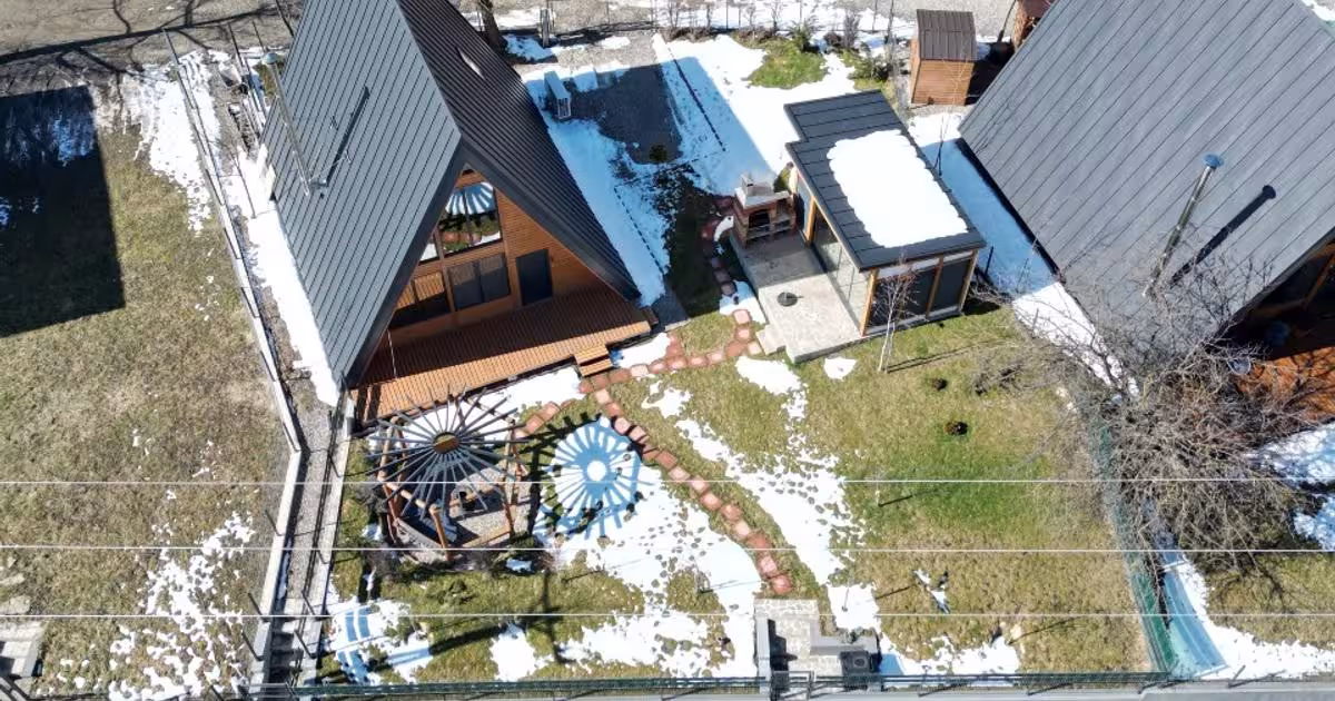 Casă individuală 100 mp cu 3 camere în Trăisteni