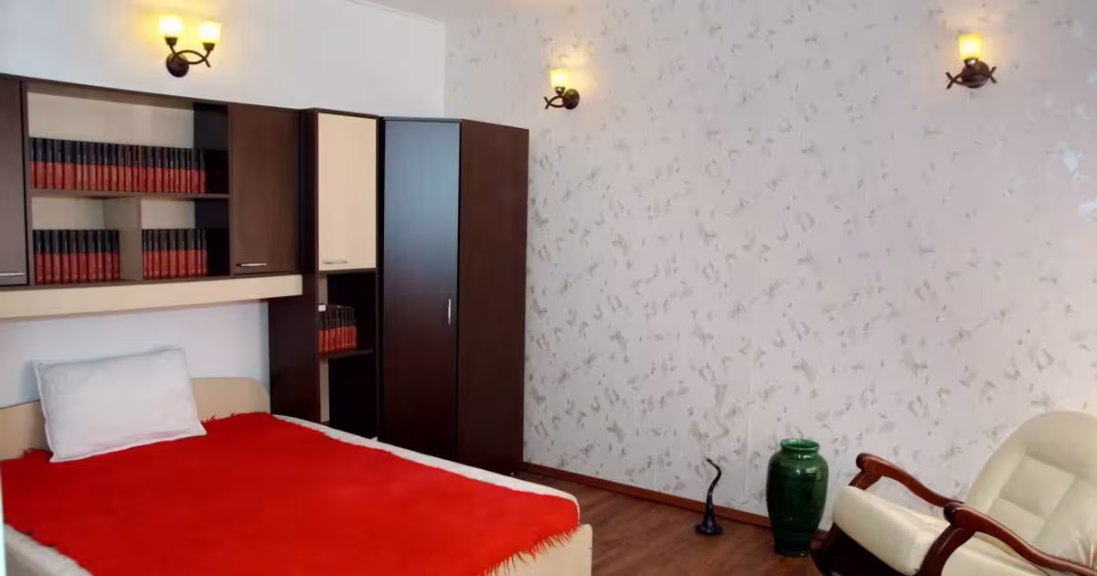 Casă individuală 470 mp cu 10 camere în zona Central, Tulcea