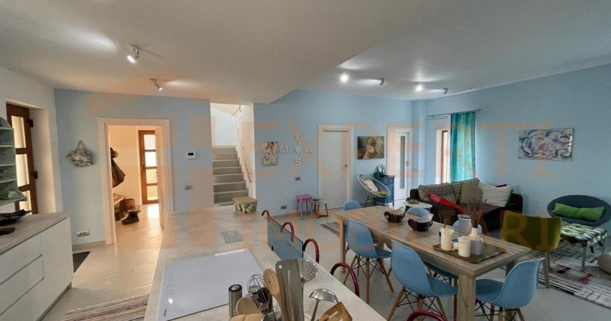 Casă individuală 180 mp cu 4 camere în Tuzla