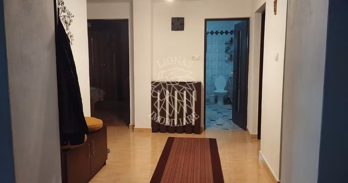 Casă individuală cu 14 camere în Unirea