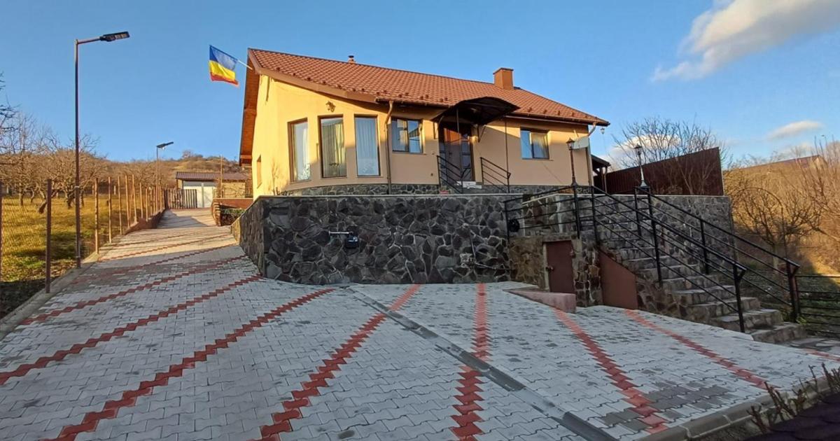 Casă individuală 100 mp cu 5 camere în Unirea