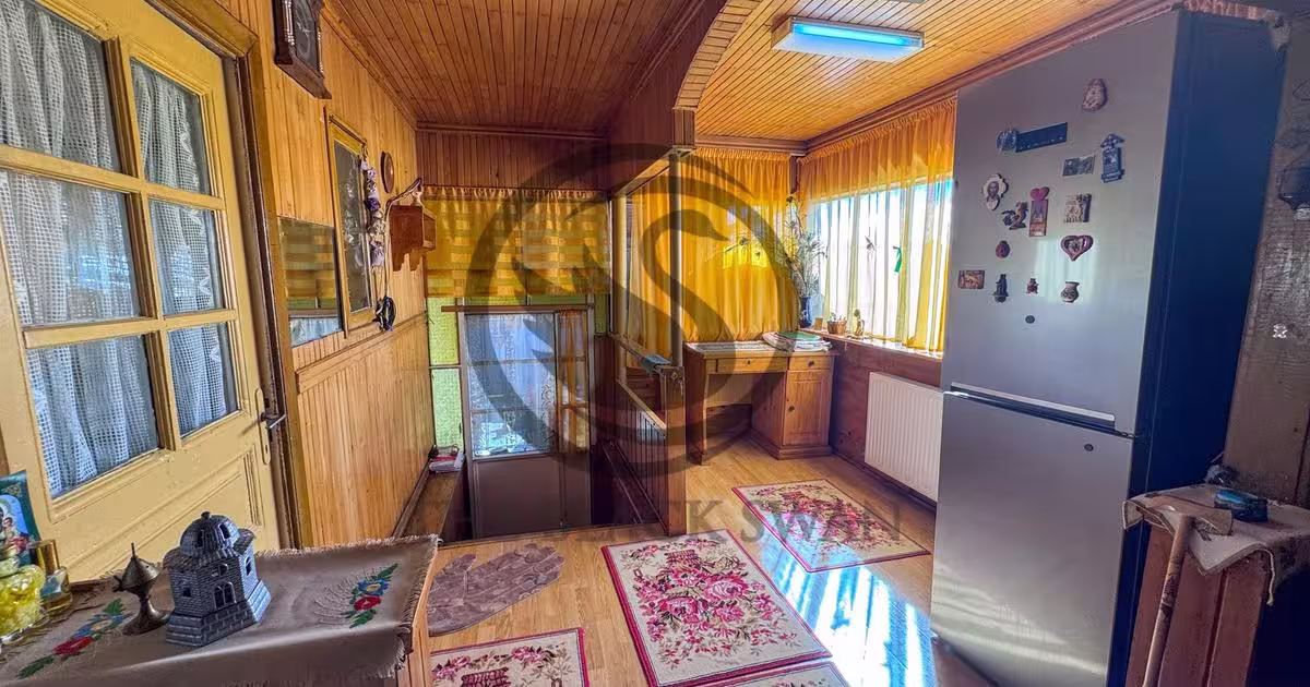 Casă individuală cu 5 camere în zona Est, Urlați