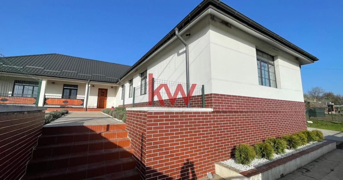 Casă individuală 275 mp cu 5 camere în Ursoaia