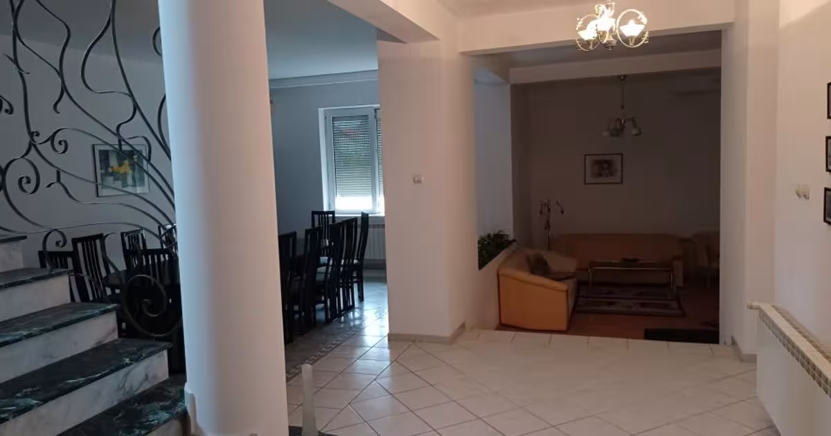 Casă individuală 450 mp cu 1 camere în zona Central, Urziceni