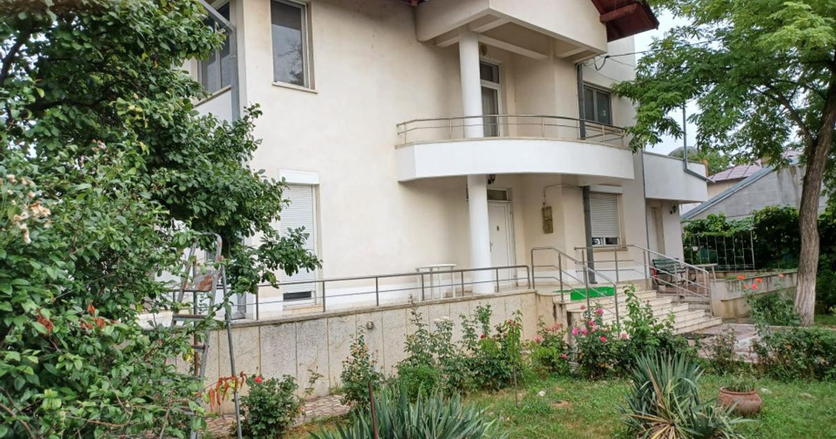 Casă individuală 450 mp cu 1 camere în zona Central, Urziceni