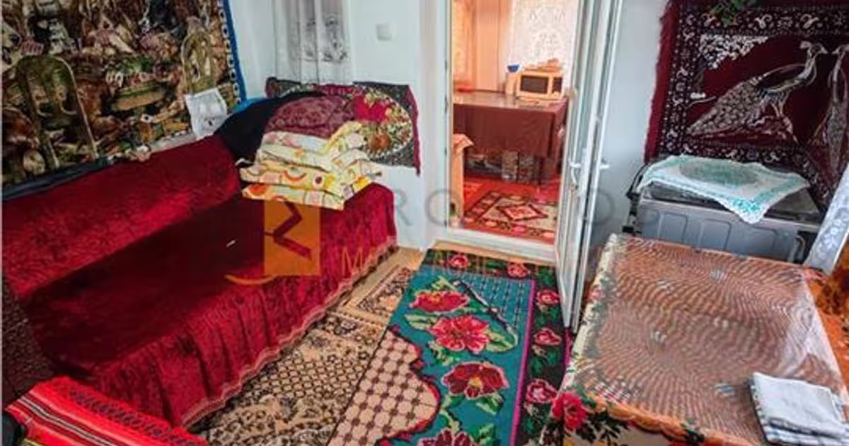 Casă individuală 80 mp cu 5 camere în Vadu Pașii