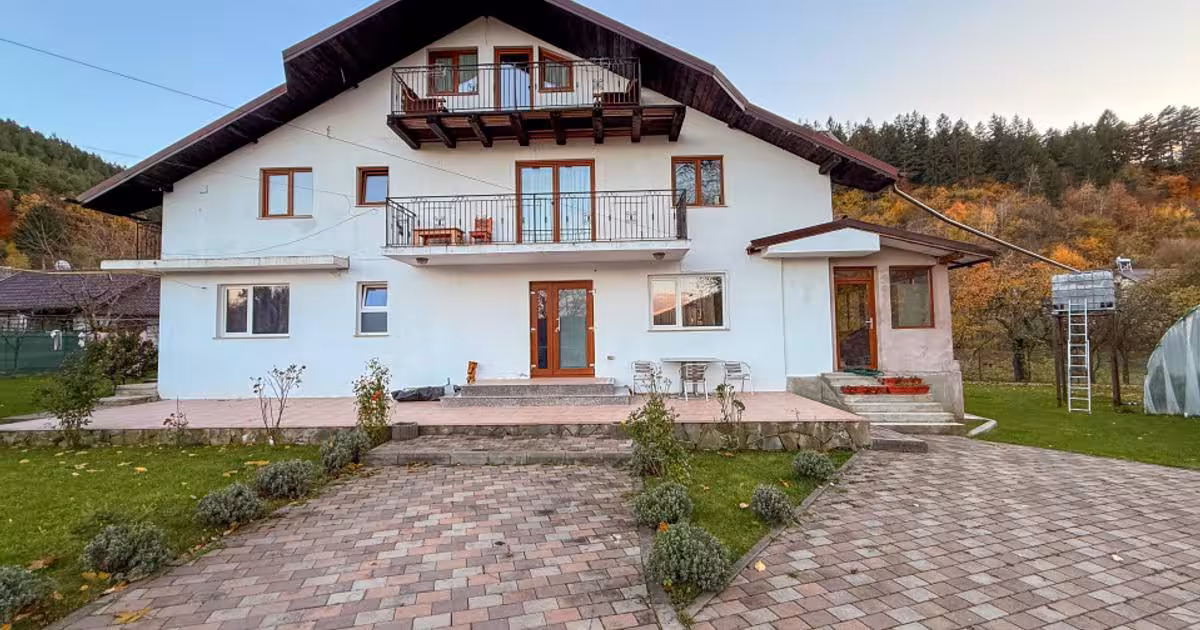 Casă individuală 303.08 mp cu 8 camere în Vădurele (Alexandru cel Bun)