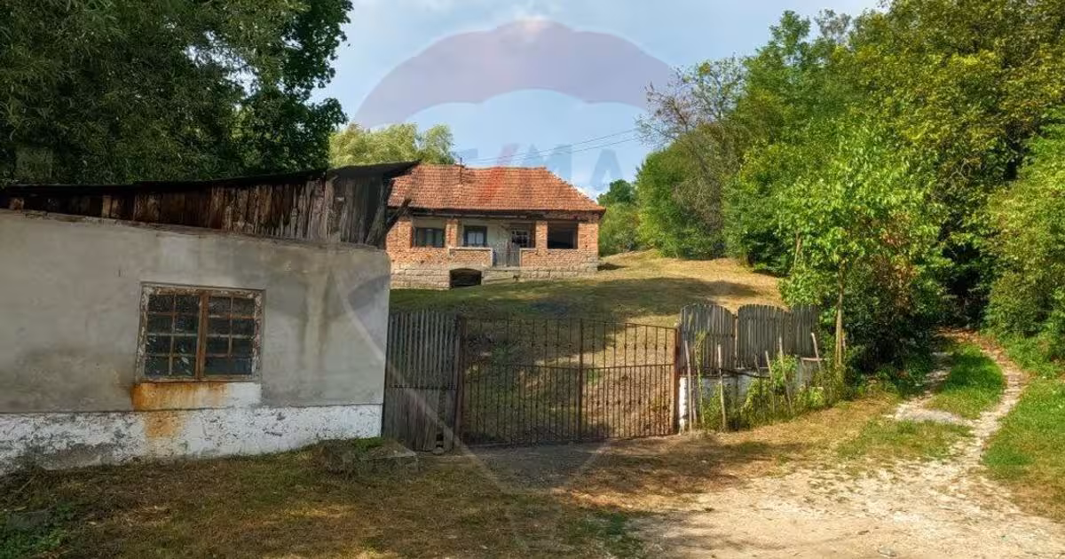 Casă individuală 100 mp cu 2 camere în Vărmaga