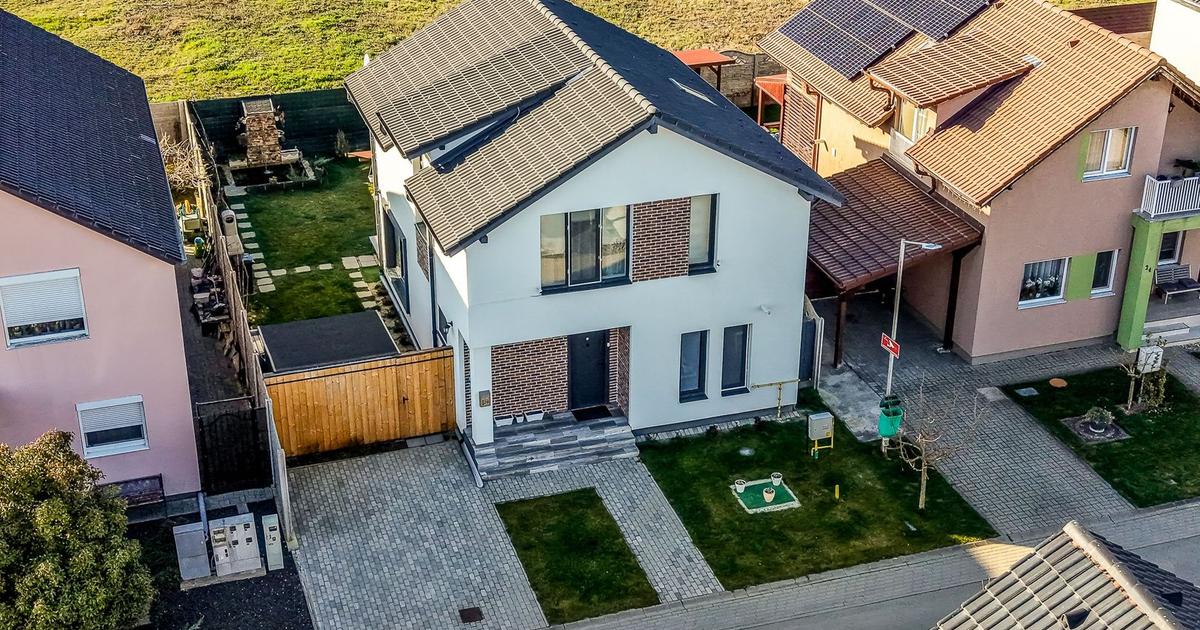 Casă individuală cu 4 camere în Vladimirescu