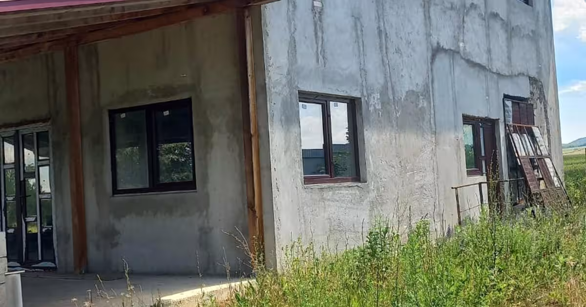 Casă individuală 260 mp cu 4 camere în Vorona