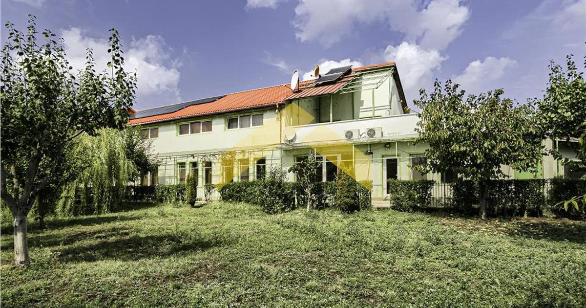 Casă individuală 1,200 mp cu 11 camere în Zădăreni