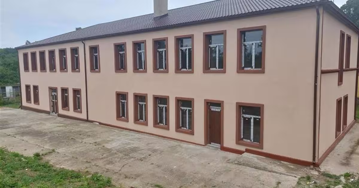 Casă individuală cu 15 camere în Zlatița