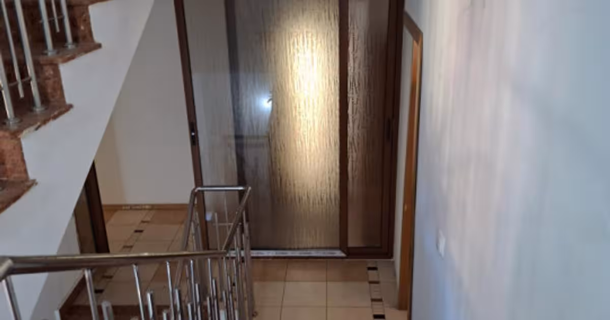 Duplex 300 mp cu 7 camere în zona Găvana 3, Pitești