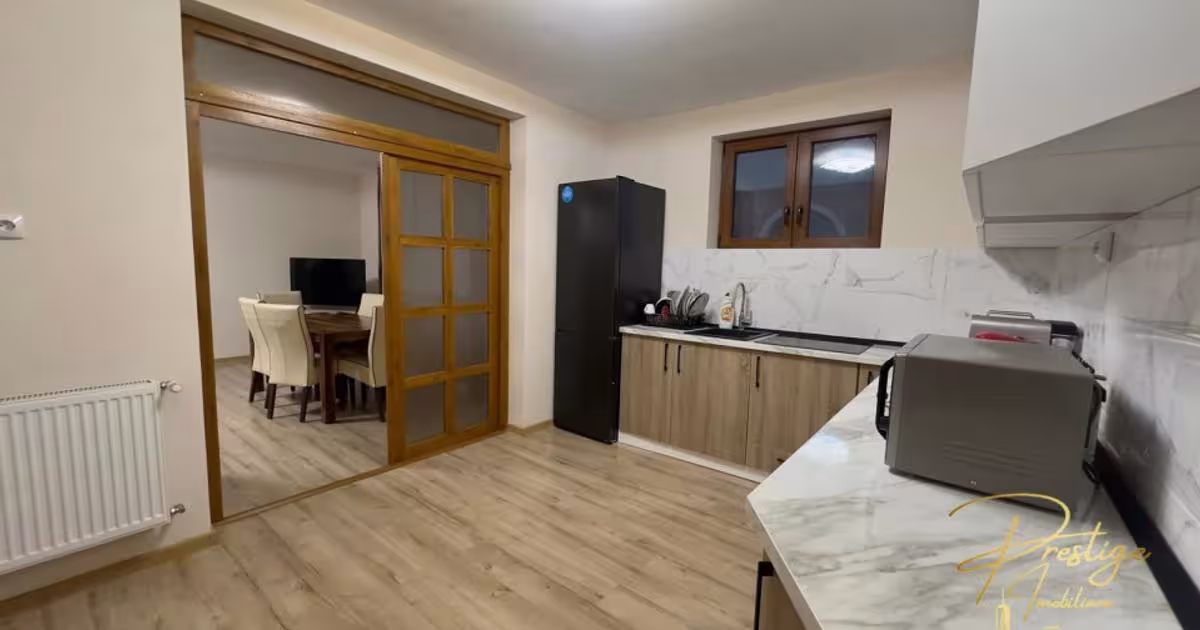 Duplex 400 mp cu 8 camere în Sânmartin