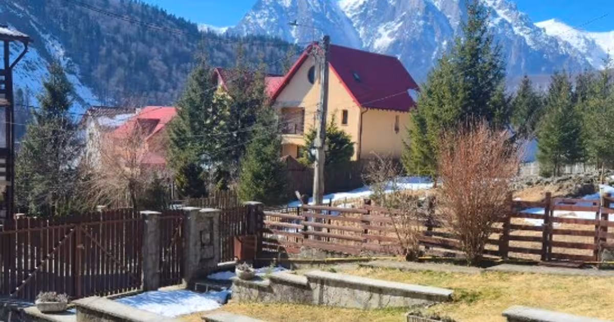 Duplex 100 mp cu 5 camere în zona Central, Azuga