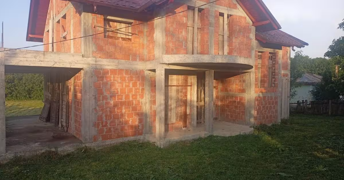 Duplex 340 mp cu 5 camere în zona Central, Botoșani