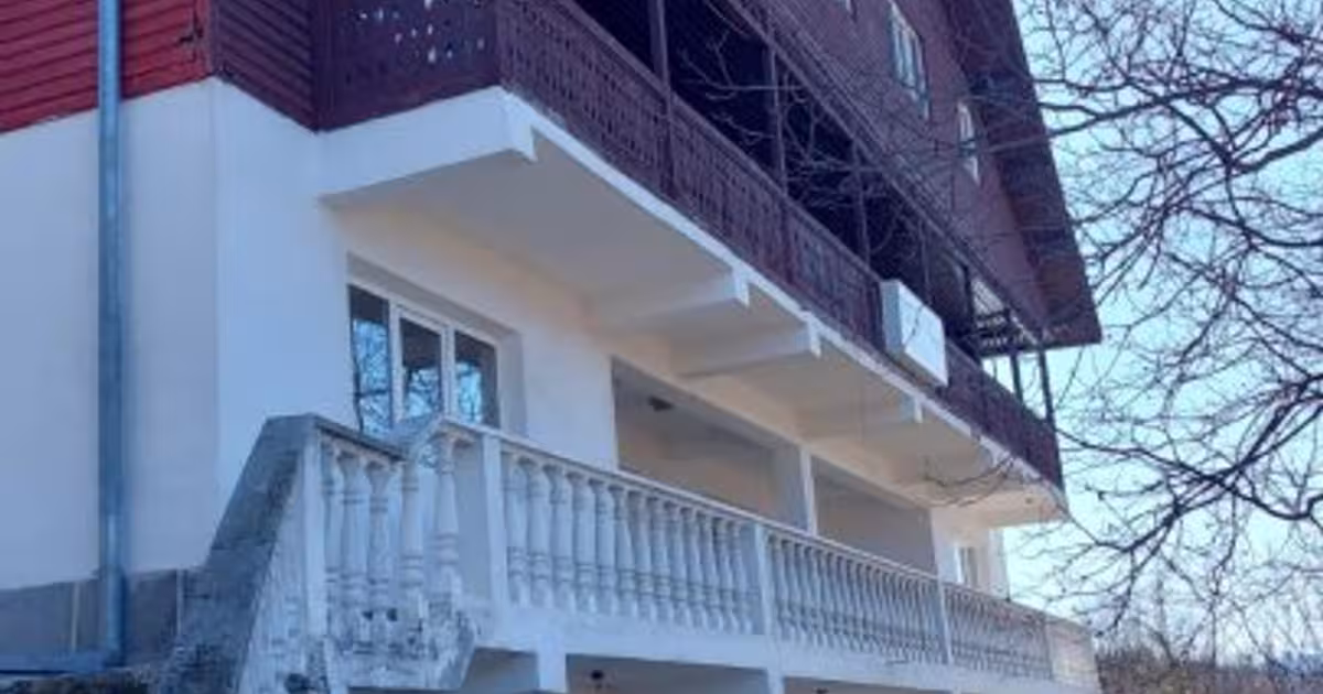 Duplex 559 mp cu 15 camere în Nistorești