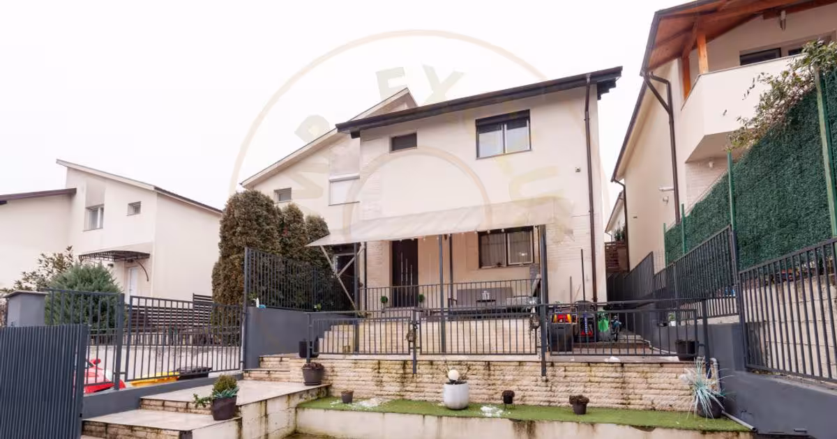 Duplex 120 mp cu 5 camere în zona Trivale, Pitești