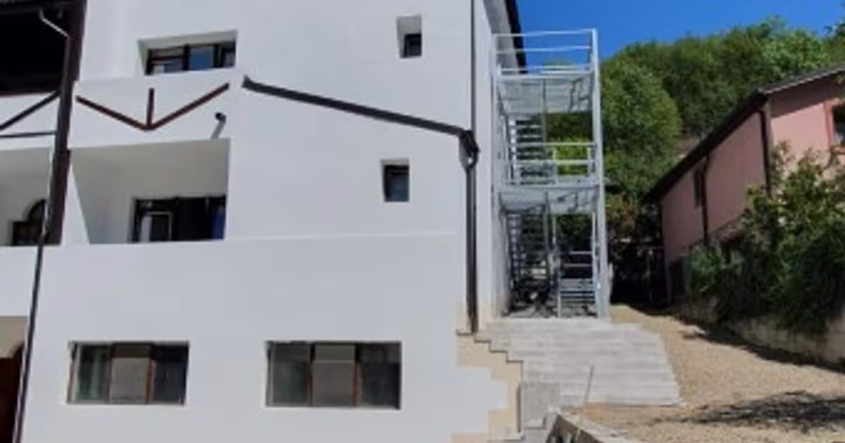 Duplex 500 mp cu 5 camere în Sărata-Monteoru