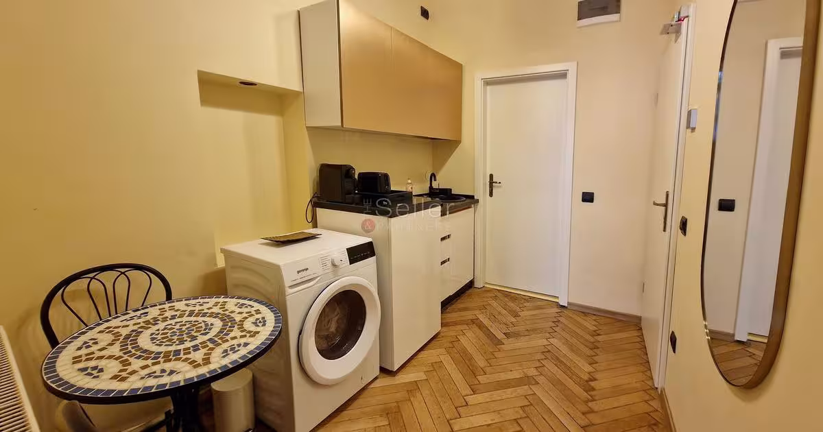 Garsonieră decomandată în zona Central, Brașov