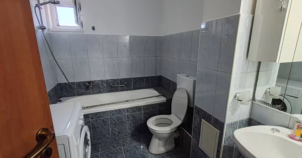 Garsonieră decomandată în zona Tractorul, Brașov