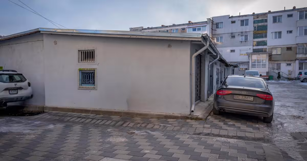 Garsonieră decomandată în zona Central, Moinești