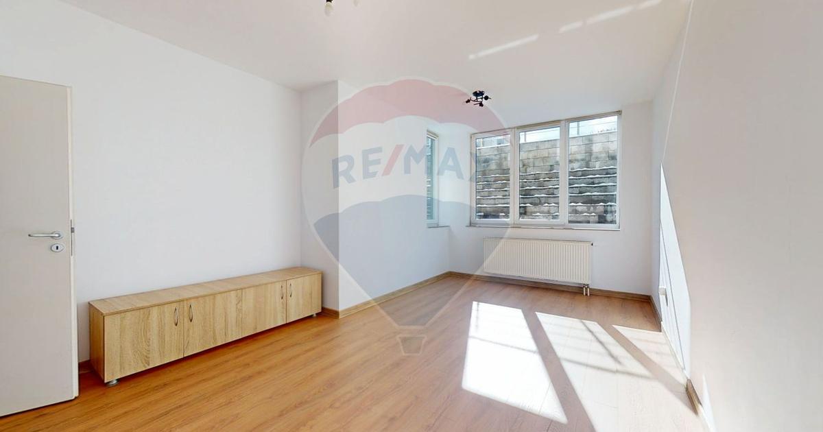 Garsonieră decomandată în zona Avantgarden, Brașov