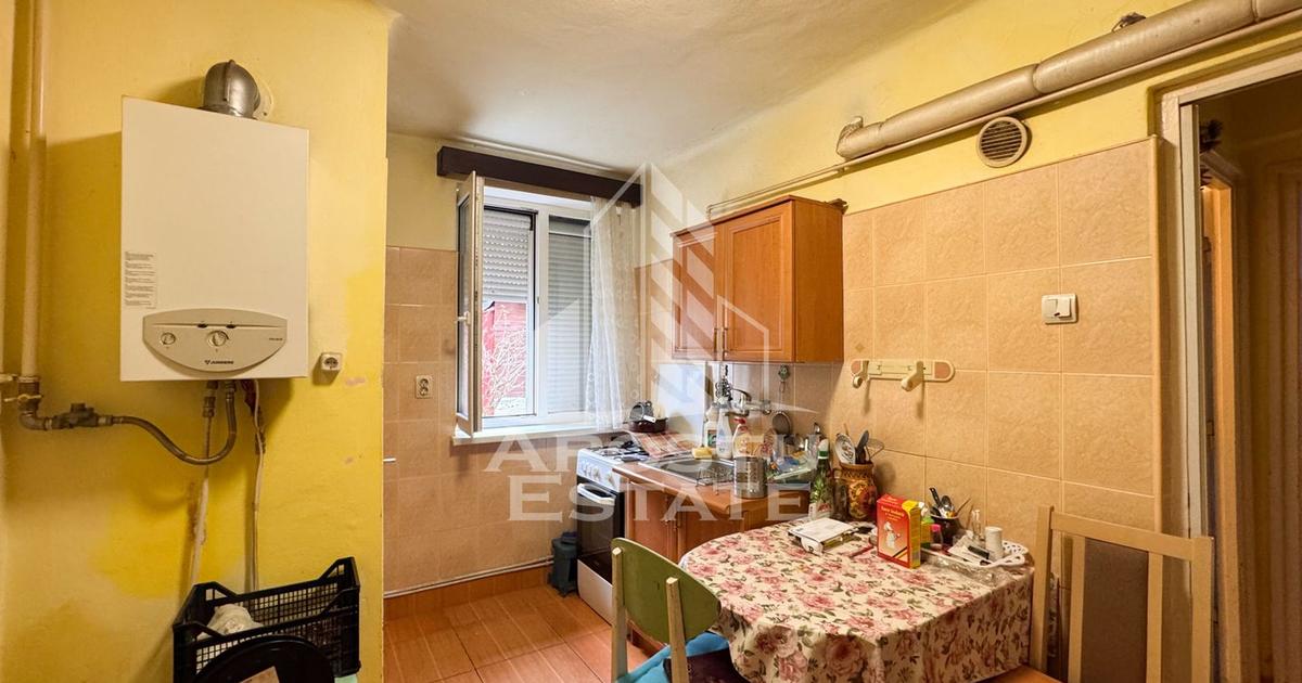 Garsonieră decomandată în zona Central, Hunedoara