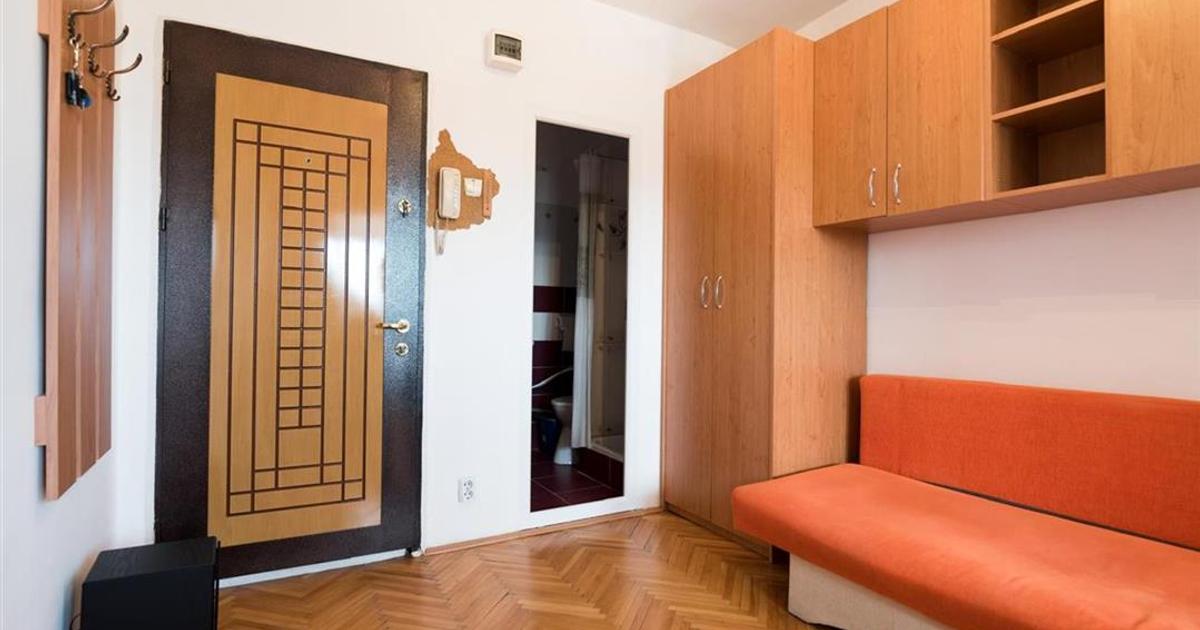 Garsonieră decomandată în zona Rogerius, Oradea