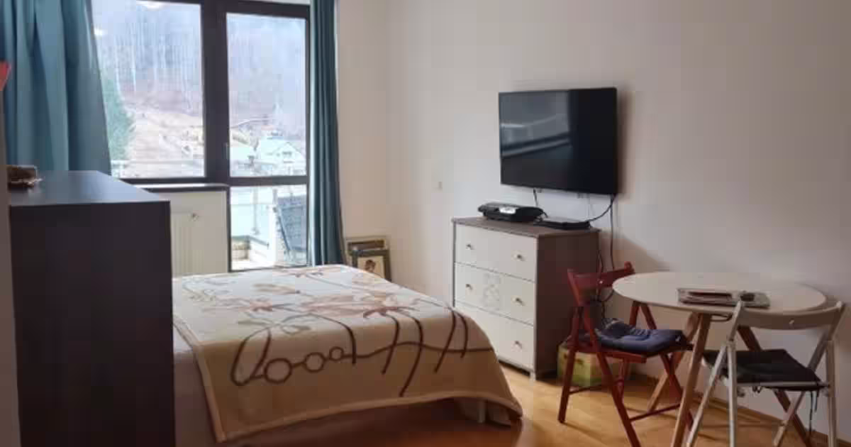 Garsonieră decomandată în zona Platoul Izvor, Sinaia