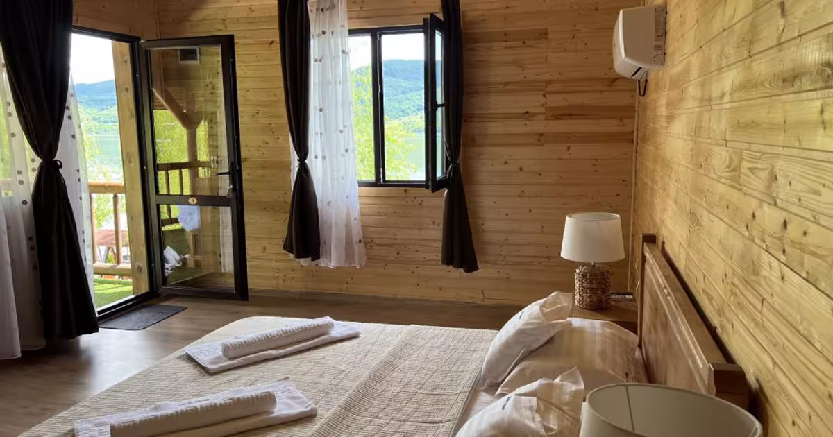 Hotel/Pensiune 1543 mp în Eșelnița