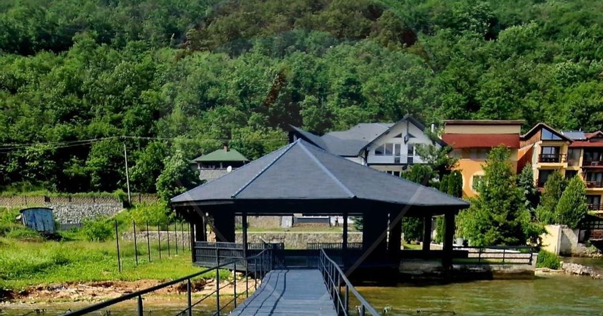 Hotel/Pensiune 713 mp în Eșelnița