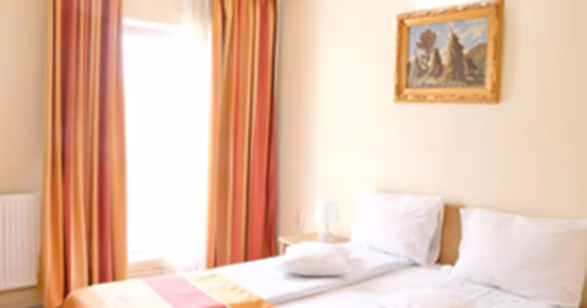 Hotel/Pensiune 900 mp în zona Central, Tășnad