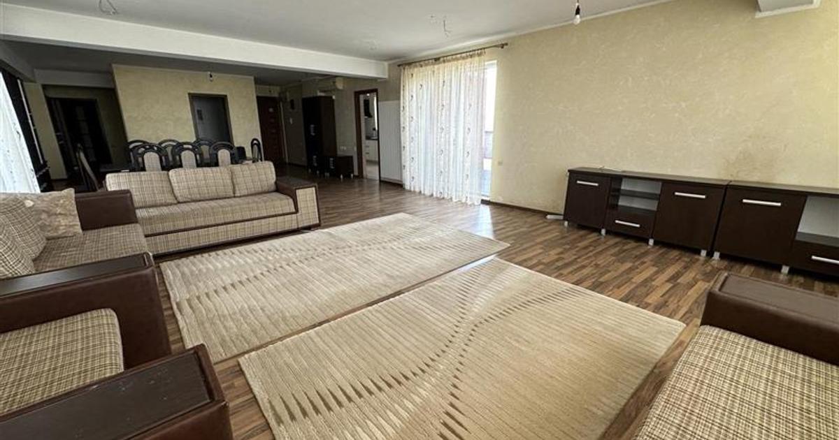 Penthouse decomandat cu 3 camere în zona Ștefan cel Mare, Bacău