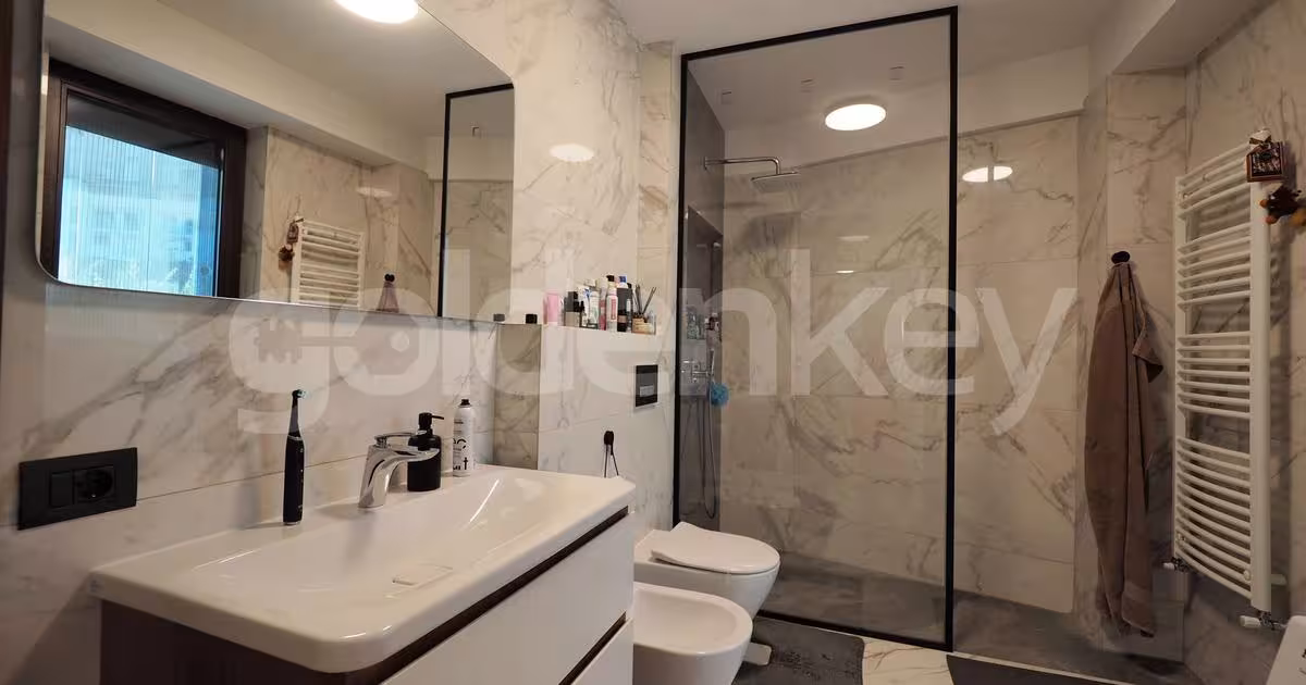 Penthouse semidecomandat cu 4 camere în zona Barbu Văcărescu, Sector 2