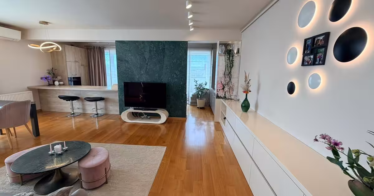 Penthouse decomandat cu 3 camere în zona Central, Sibiu