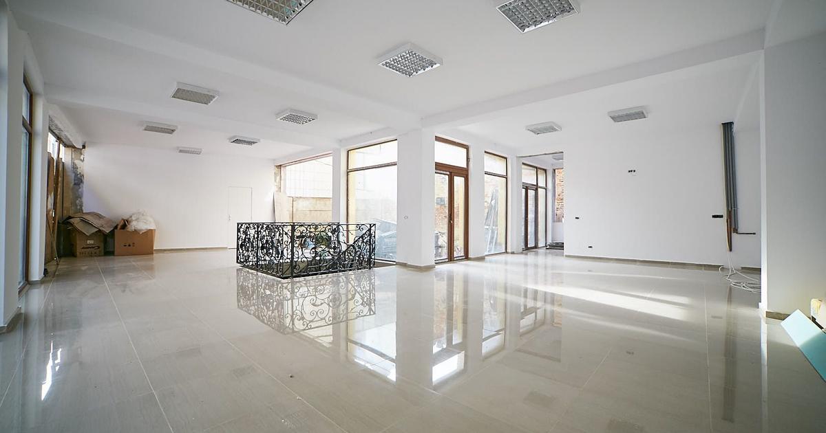 Spațiu comercial 250 mp în zona Ultracentral, Arad