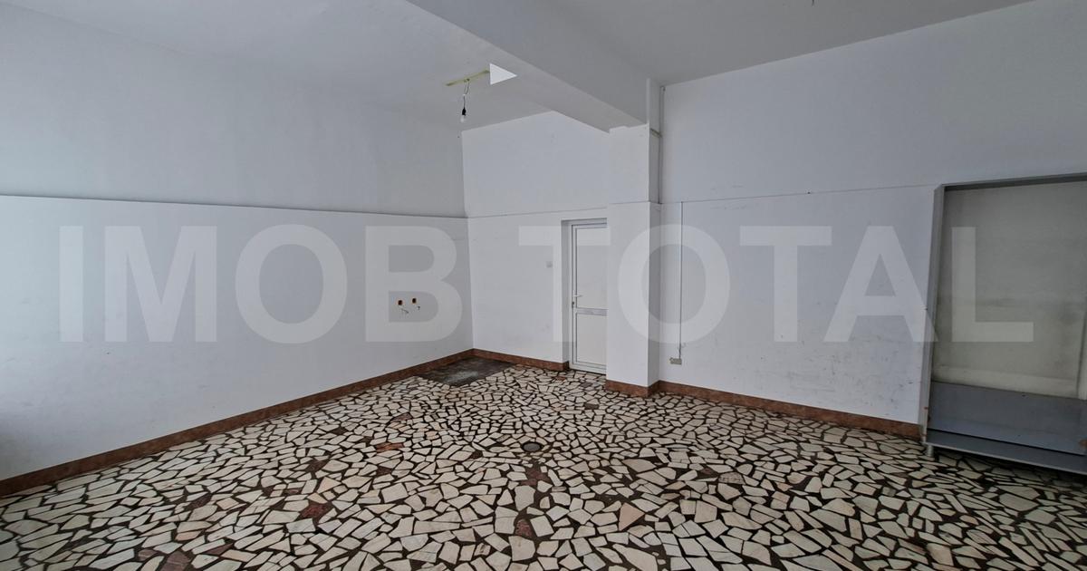 Spațiu comercial 70 mp în zona Craiovei, Pitești preț 3.300 RON / lună