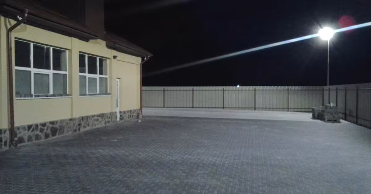 Spațiu comercial 1200 mp în zona Est, Nădlac
