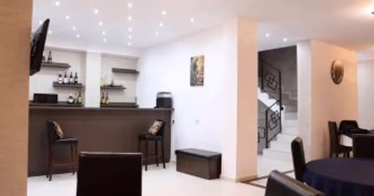Spațiu comercial 1000 mp în zona Central, Novaci